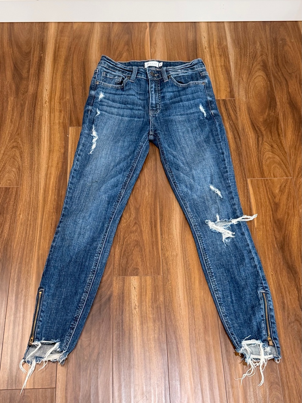 Oasis Women's Medium Wash Distressed Skinny Jeans